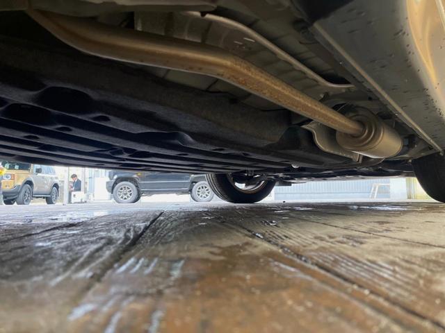 ヴェゼル ハイブリッドＺ・ホンダセンシング　禁煙車　純正ＳＤナビ　バックカメラ　ホンダセンシング　レーダークルーズコントロール　シートヒーター　ハーフレザーシート　トノボード　純正革巻きステアリング　１７インチ純正アルミ　デュアルオートエアコン（29枚目）