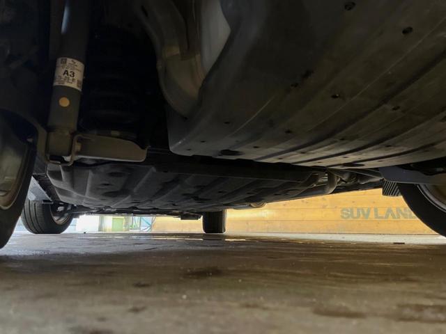 ヴェゼル ハイブリッドＺ・ホンダセンシング　禁煙車　純正ＳＤナビ　バックカメラ　ホンダセンシング　レーダークルーズコントロール　シートヒーター　ハーフレザーシート　トノボード　純正革巻きステアリング　１７インチ純正アルミ　デュアルオートエアコン（30枚目）