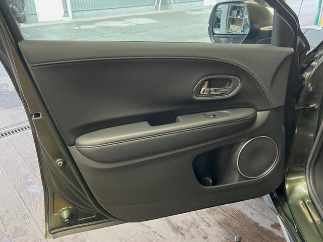 ヴェゼル ハイブリッドＺ・ホンダセンシング　禁煙車　純正ＳＤナビ　バックカメラ　ホンダセンシング　レーダークルーズコントロール　シートヒーター　ハーフレザーシート　トノボード　純正革巻きステアリング　１７インチ純正アルミ　デュアルオートエアコン（35枚目）