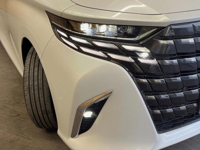 【ＬＥＤヘッドライト】悪天候や夜間走行時も良好な視界を確保し安心して運転できる高輝度ＬＥＤヘッドライトを装備！点灯速度が早く、消費電力も抑えられています。