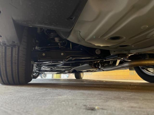 お車を安心してお乗りいただく為には、足回りの定期点検が欠かせません。サービスサポート（有償保証）では無料点検もご提供しており、安心のカーライフをお過ごしいただけるサポート体制が整っています。