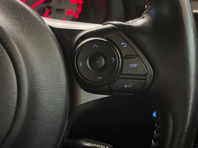 【レーダークルーズコントロール】高速道路での長距離走行が楽に！！自動で速度を保つクルーズコントロールが、衝突軽減システムと連携し、前方の車両を感知して車間を保つように速度調節してくれます！！