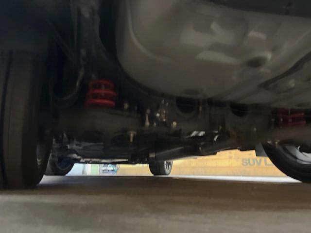 お車を安心してお乗りいただく為には、足回りの定期点検が欠かせません。サービスサポート（有償保証）では無料点検もご提供しており、安心のカーライフをお過ごしいただけるサポート体制が整っています。