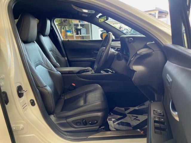 ＵＸ ＵＸ２５０ｈ　バージョンＬ　禁煙車　純正１０．３型ナビ　全周囲カメラ　セーフティシステムプラス　シートベンチレーション　ブラインドスポットモニター　メモリー機能付きパワーシート　ハンズフリーパワーバックドア　純正１８インチアルミ（9枚目）