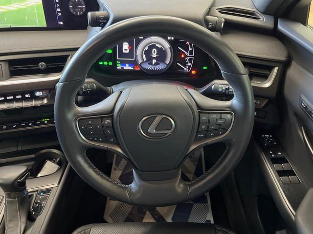 ＵＸ ＵＸ２５０ｈ　バージョンＬ　禁煙車　純正１０．３型ナビ　全周囲カメラ　セーフティシステムプラス　シートベンチレーション　ブラインドスポットモニター　メモリー機能付きパワーシート　ハンズフリーパワーバックドア　純正１８インチアルミ（12枚目）