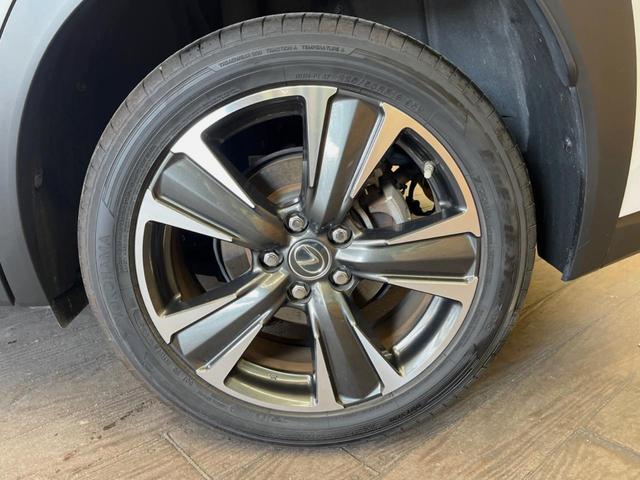 ＵＸ ＵＸ２５０ｈ　バージョンＬ　禁煙車　純正１０．３型ナビ　全周囲カメラ　セーフティシステムプラス　シートベンチレーション　ブラインドスポットモニター　メモリー機能付きパワーシート　ハンズフリーパワーバックドア　純正１８インチアルミ（13枚目）