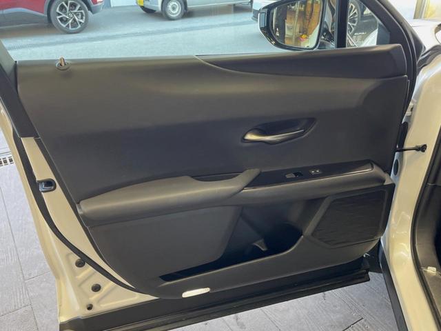 ＵＸ ＵＸ２５０ｈ　バージョンＬ　禁煙車　純正１０．３型ナビ　全周囲カメラ　セーフティシステムプラス　シートベンチレーション　ブラインドスポットモニター　メモリー機能付きパワーシート　ハンズフリーパワーバックドア　純正１８インチアルミ（24枚目）