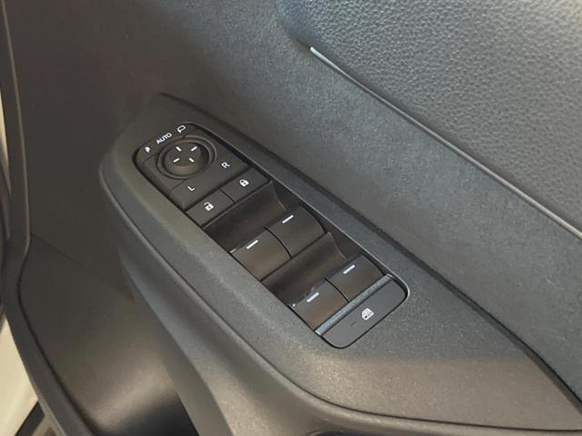 ヤリスクロス Ｚ　純正８型ディスプレイオーディオ　全周囲カメラ　セーフティセンス　レーダークルーズコントロール　禁煙車　ハーフレザーシート　パワーシート　ドライブレコーダー　ブラインドスポットモニター　ＥＴＣ（35枚目）