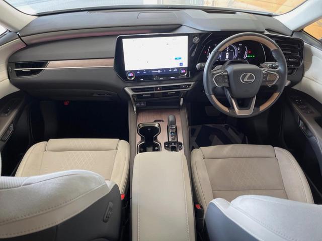 ＲＸ ＲＸ３５０ｈ　バージョンＬ　サンルーフ　１４型ディスプレイオーディオ　全周囲カメラ　レーダークルーズ　マークレビンソン　禁煙車　デジタルインナーミラー　シートベンチレーション　ブラインドスポットモニター　ＥＴＣ　三眼ＬＥＤヘッド（2枚目）