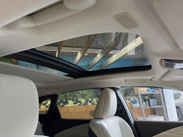 ＲＸ ＲＸ３５０ｈ　バージョンＬ　サンルーフ　１４型ディスプレイオーディオ　全周囲カメラ　レーダークルーズ　マークレビンソン　禁煙車　デジタルインナーミラー　シートベンチレーション　ブラインドスポットモニター　ＥＴＣ　三眼ＬＥＤヘッド（3枚目）