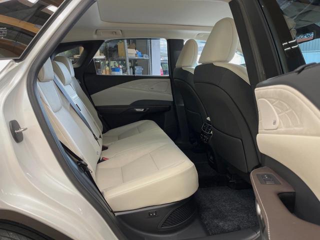 ＲＸ ＲＸ３５０ｈ　バージョンＬ　サンルーフ　１４型ディスプレイオーディオ　全周囲カメラ　レーダークルーズ　マークレビンソン　禁煙車　デジタルインナーミラー　シートベンチレーション　ブラインドスポットモニター　ＥＴＣ　三眼ＬＥＤヘッド（10枚目）