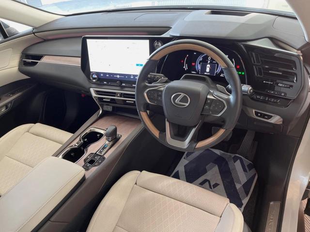 ＲＸ ＲＸ３５０ｈ　バージョンＬ　サンルーフ　１４型ディスプレイオーディオ　全周囲カメラ　レーダークルーズ　マークレビンソン　禁煙車　デジタルインナーミラー　シートベンチレーション　ブラインドスポットモニター　ＥＴＣ　三眼ＬＥＤヘッド（32枚目）