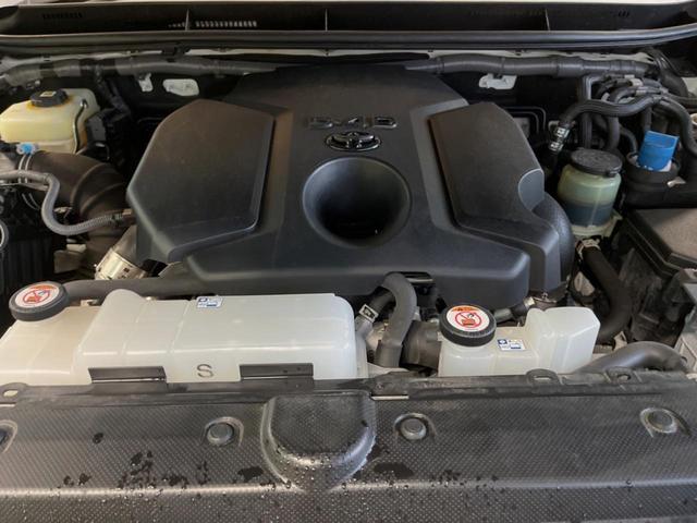 ランドクルーザープラド TX Lパッケージ・ブラックエディション ディーゼル 禁煙車 ムーンルーフ 9インチナビ バックカメラ セーフティーセンス デジタルインナーミラー パワーシート ブラック革シート 18インチ純正ブラック塗装アルミ シートベンチレーション(19枚目)