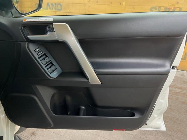 ランドクルーザープラド TX Lパッケージ・ブラックエディション ディーゼル 禁煙車 ムーンルーフ 9インチナビ バックカメラ セーフティーセンス デジタルインナーミラー パワーシート ブラック革シート 18インチ純正ブラック塗装アルミ シートベンチレーション(29枚目)