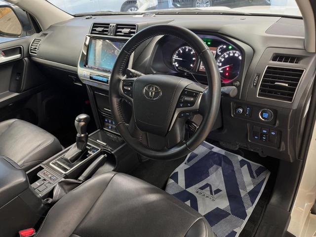 ランドクルーザープラド TX Lパッケージ・ブラックエディション ディーゼル 禁煙車 ムーンルーフ 9インチナビ バックカメラ セーフティーセンス デジタルインナーミラー パワーシート ブラック革シート 18インチ純正ブラック塗装アルミ シートベンチレーション(31枚目)