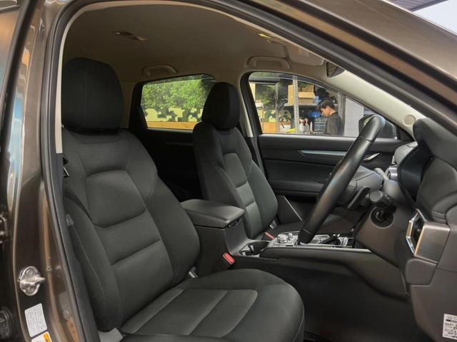 ＣＸ－５ ＸＤ　プロアクティブ　８インチマツダコネクトナビ　サイド・バックカメラ　レーダークルーズ　禁煙車　パワーバックドア　シートヒーター　パワーシート　ディーゼル　ＥＴＣ　ＬＥＤヘッド　クリアランスソナー　衝突軽減（9枚目）