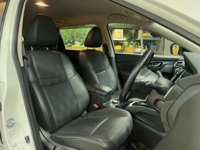 エクストレイル ２０Ｘ　エマージェンシーブレーキパッケージ　禁煙車　メーカーナビ　全周囲カメラ　シートヒーター　エマージェンシ－ブレーキ　１７インチアルミ　革巻きステアリング　デュアルオートエアコン　クルーズコントロール　スマートキー　ＬＥＤライト　ＥＴＣ（8枚目）