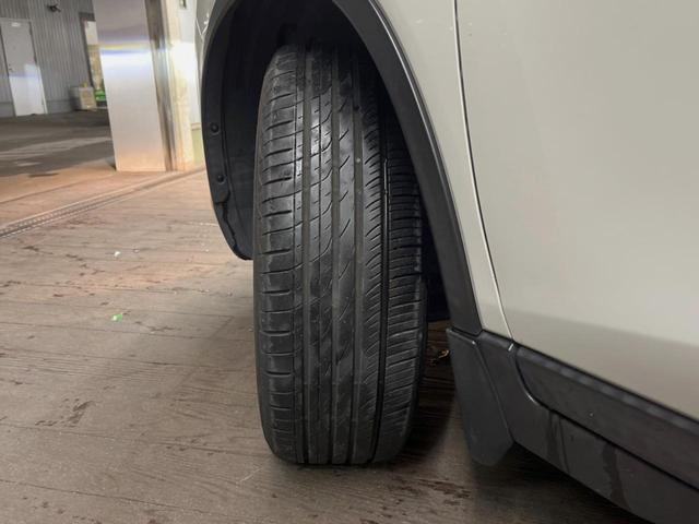 エクストレイル ２０Ｘ　エマージェンシーブレーキパッケージ　禁煙車　メーカーナビ　全周囲カメラ　シートヒーター　エマージェンシ－ブレーキ　１７インチアルミ　革巻きステアリング　デュアルオートエアコン　クルーズコントロール　スマートキー　ＬＥＤライト　ＥＴＣ（27枚目）