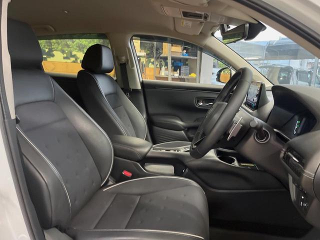 ＺＲ－Ｖ ｅ：ＨＥＶ　Ｘ　９インチホンダコネクトディスプレイ　全周囲カメラ　ホンダセンシング　レーダークルーズ　パワーバックドア　ＬＥＤヘッド　純正１８インチアルミ　デュアルオートエアコン　スマートキー　ＥＴＣビルトイン（8枚目）