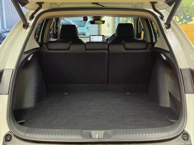 ＺＲ－Ｖ ｅ：ＨＥＶ　Ｘ　９インチホンダコネクトディスプレイ　全周囲カメラ　ホンダセンシング　レーダークルーズ　パワーバックドア　ＬＥＤヘッド　純正１８インチアルミ　デュアルオートエアコン　スマートキー　ＥＴＣビルトイン（10枚目）