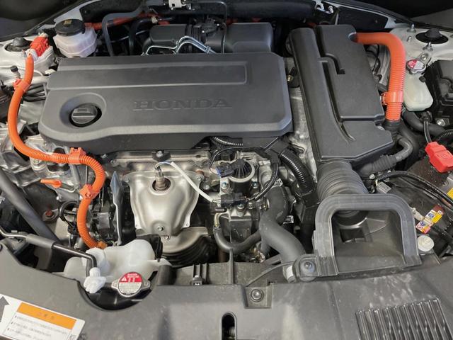 ＺＲ－Ｖ ｅ：ＨＥＶ　Ｘ　９インチホンダコネクトディスプレイ　全周囲カメラ　ホンダセンシング　レーダークルーズ　パワーバックドア　ＬＥＤヘッド　純正１８インチアルミ　デュアルオートエアコン　スマートキー　ＥＴＣビルトイン（18枚目）