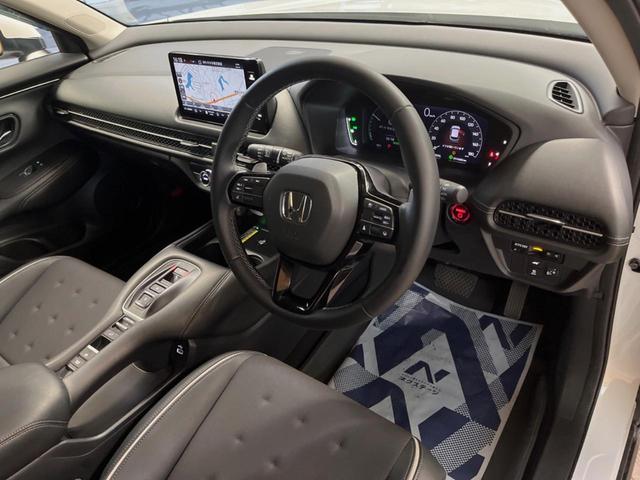 ＺＲ－Ｖ ｅ：ＨＥＶ　Ｘ　９インチホンダコネクトディスプレイ　全周囲カメラ　ホンダセンシング　レーダークルーズ　パワーバックドア　ＬＥＤヘッド　純正１８インチアルミ　デュアルオートエアコン　スマートキー　ＥＴＣビルトイン（30枚目）