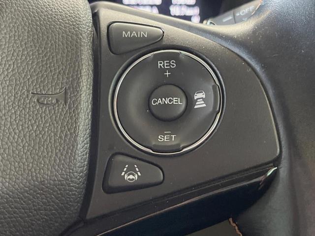 ヴェゼル ハイブリッドＺ・ホンダセンシング　禁煙車　純正ＳＤナビ　バックカメラ　レーダークルーズコントロール　ホンダセンシング　シートヒーター　ＥＴＣ　１７インチ純正アルミ　左右独立オートエアコン　ブラウン革ファブリックコンビシート　トノカバー（5枚目）