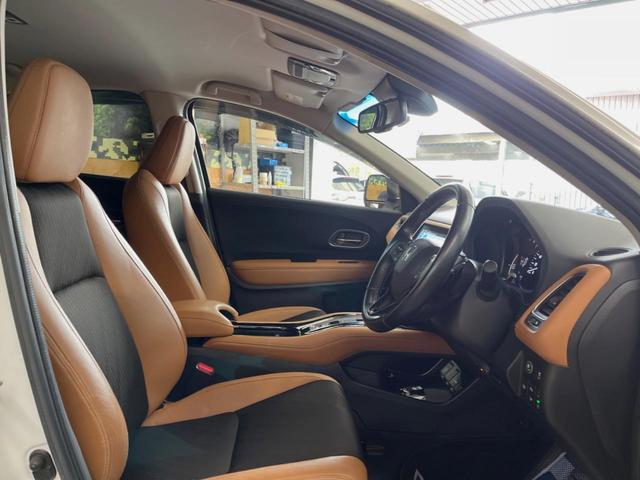 ヴェゼル ハイブリッドＺ・ホンダセンシング　禁煙車　純正ＳＤナビ　バックカメラ　レーダークルーズコントロール　ホンダセンシング　シートヒーター　ＥＴＣ　１７インチ純正アルミ　左右独立オートエアコン　ブラウン革ファブリックコンビシート　トノカバー（9枚目）