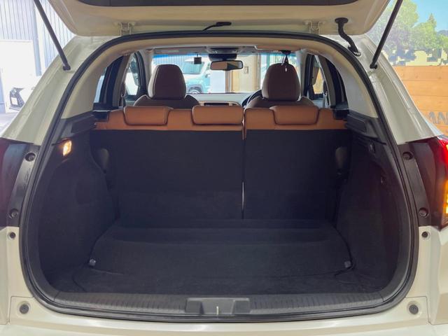 ヴェゼル ハイブリッドＺ・ホンダセンシング　禁煙車　純正ＳＤナビ　バックカメラ　レーダークルーズコントロール　ホンダセンシング　シートヒーター　ＥＴＣ　１７インチ純正アルミ　左右独立オートエアコン　ブラウン革ファブリックコンビシート　トノカバー（11枚目）