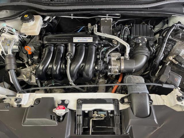 ヴェゼル ハイブリッドＺ・ホンダセンシング　禁煙車　純正ＳＤナビ　バックカメラ　レーダークルーズコントロール　ホンダセンシング　シートヒーター　ＥＴＣ　１７インチ純正アルミ　左右独立オートエアコン　ブラウン革ファブリックコンビシート　トノカバー（19枚目）