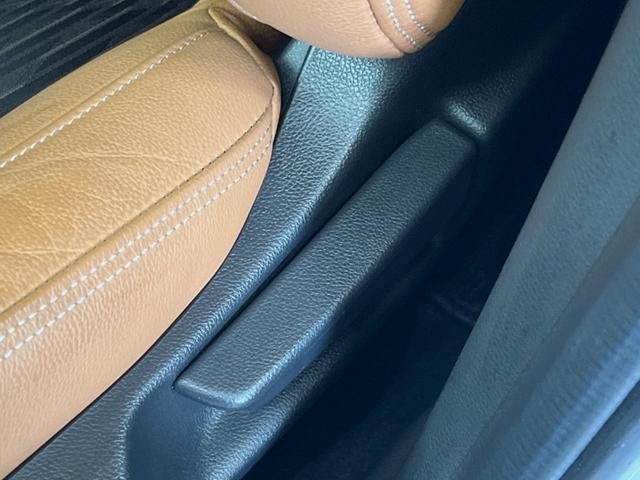 ヴェゼル ハイブリッドＺ・ホンダセンシング　禁煙車　純正ＳＤナビ　バックカメラ　レーダークルーズコントロール　ホンダセンシング　シートヒーター　ＥＴＣ　１７インチ純正アルミ　左右独立オートエアコン　ブラウン革ファブリックコンビシート　トノカバー（22枚目）