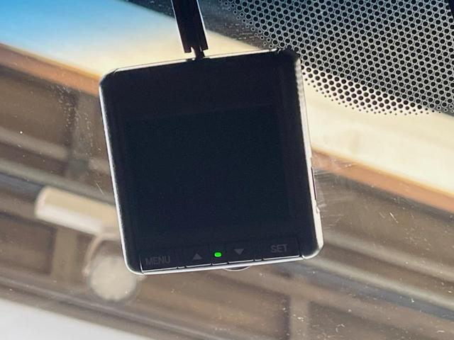 ヴェゼル ハイブリッドＺ・ホンダセンシング　禁煙車　純正ＳＤナビ　バックカメラ　レーダークルーズコントロール　ホンダセンシング　シートヒーター　ＥＴＣ　１７インチ純正アルミ　左右独立オートエアコン　ブラウン革ファブリックコンビシート　トノカバー（32枚目）