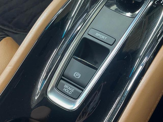 ヴェゼル ハイブリッドＺ・ホンダセンシング　禁煙車　純正ＳＤナビ　バックカメラ　レーダークルーズコントロール　ホンダセンシング　シートヒーター　ＥＴＣ　１７インチ純正アルミ　左右独立オートエアコン　ブラウン革ファブリックコンビシート　トノカバー（34枚目）