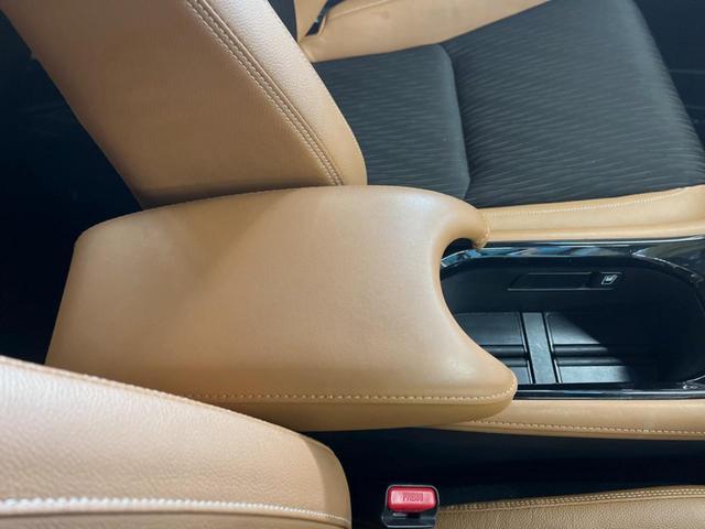 ヴェゼル ハイブリッドＺ・ホンダセンシング　禁煙車　純正ＳＤナビ　バックカメラ　レーダークルーズコントロール　ホンダセンシング　シートヒーター　ＥＴＣ　１７インチ純正アルミ　左右独立オートエアコン　ブラウン革ファブリックコンビシート　トノカバー（35枚目）