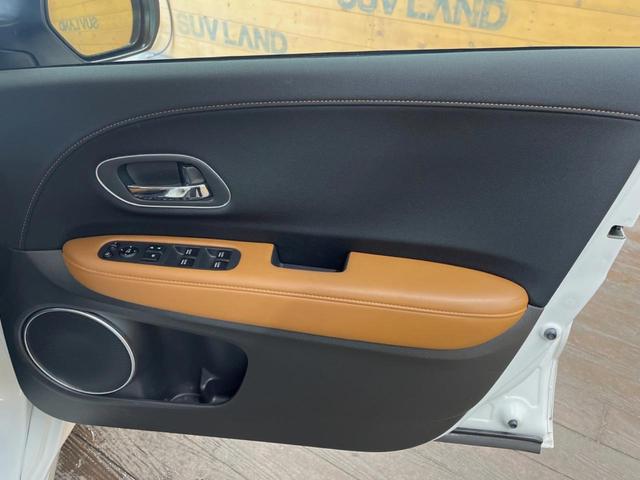 ヴェゼル ハイブリッドＺ・ホンダセンシング　禁煙車　純正ＳＤナビ　バックカメラ　レーダークルーズコントロール　ホンダセンシング　シートヒーター　ＥＴＣ　１７インチ純正アルミ　左右独立オートエアコン　ブラウン革ファブリックコンビシート　トノカバー（36枚目）