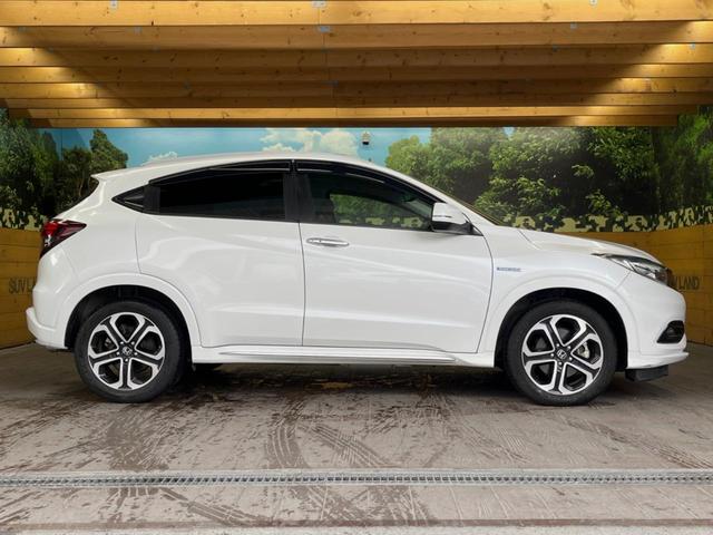 ヴェゼル ハイブリッドＺ・ホンダセンシング　禁煙車　純正ＳＤナビ　バックカメラ　レーダークルーズコントロール　ホンダセンシング　シートヒーター　ＥＴＣ　１７インチ純正アルミ　左右独立オートエアコン　ブラウン革ファブリックコンビシート　トノカバー（50枚目）