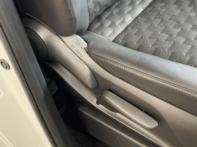 ヴォクシー ハイブリッドS-Z 禁煙車 10.5インチディスプレイオーディオ 全周囲カメラ セーフティーセンス シートヒーター ハーフレザーシート 両側電動スライドドア 純正17インチアルミ パワーバックドア 三眼LEDヘッド(35枚目)