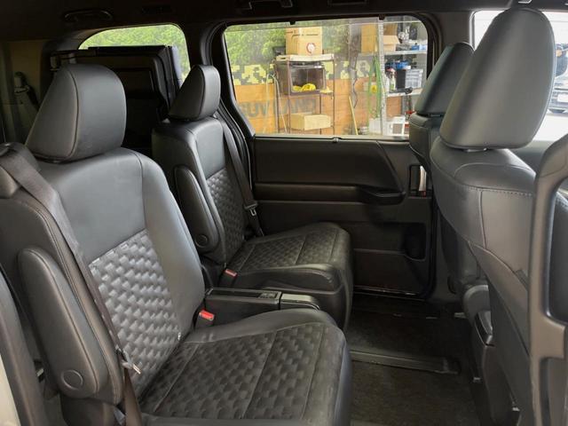 ヴォクシー ハイブリッドS-Z 禁煙車 10.5インチディスプレイオーディオ 全周囲カメラ セーフティーセンス シートヒーター ハーフレザーシート 両側電動スライドドア 純正17インチアルミ パワーバックドア 三眼LEDヘッド(38枚目)