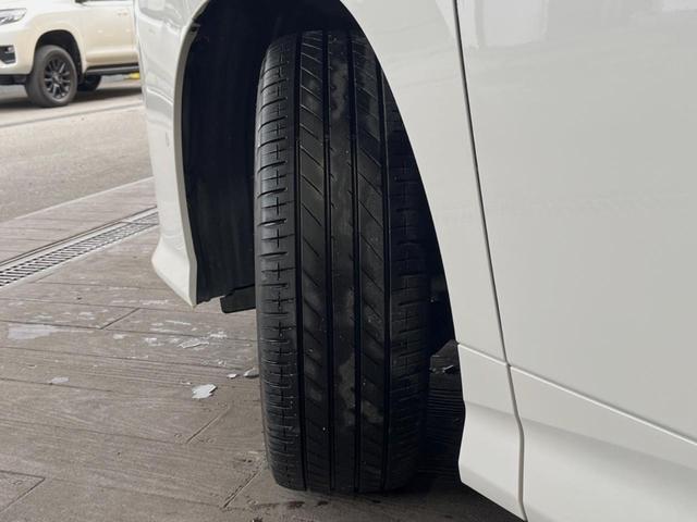 ヴォクシー ハイブリッドS-Z 禁煙車 10.5インチディスプレイオーディオ 全周囲カメラ セーフティーセンス シートヒーター ハーフレザーシート 両側電動スライドドア 純正17インチアルミ パワーバックドア 三眼LEDヘッド(47枚目)