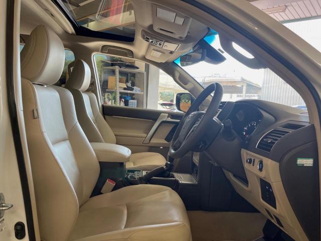 ランドクルーザープラド TX Lパッケージ 4WD サンルーフ セーフティセンス 純正9インチディスプレイオーディオ 全周囲カメラ レーダークルーズ 禁煙車 シートベンチレーション パワーシート ブラインドスポットモニター ルーフレール ETC(8枚目)