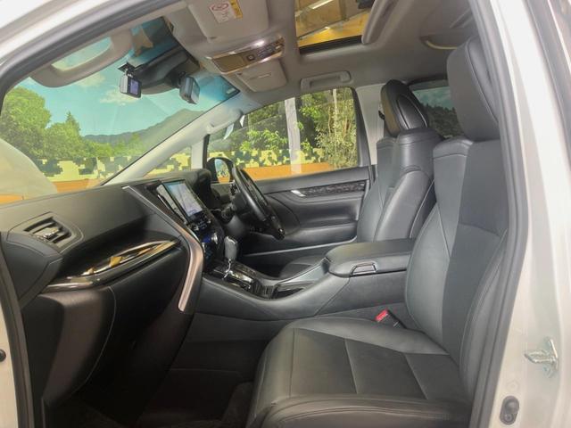 アルファード ２．５Ｓ　Ｃパッケージ　禁煙車　９インチディスプレイオーディオ　バックカメラ　１２．１インチフリップ　レーダークルーズ　ブラインドスポットモニター　セーフティセンス　ウッドコンビステアリング　合皮シート　１８インチアルミ（22枚目）