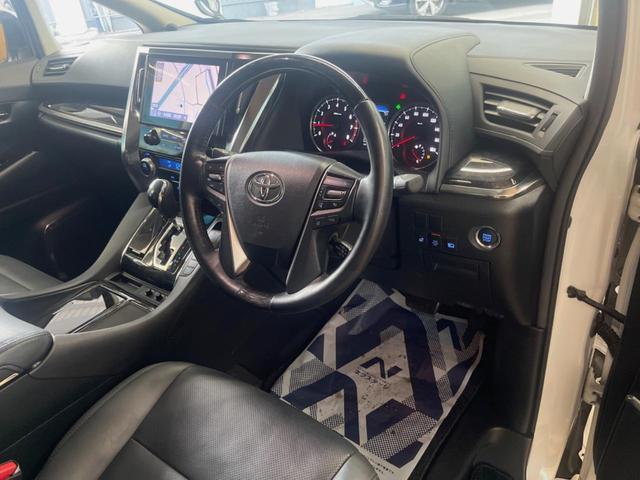 アルファード ２．５Ｓ　Ｃパッケージ　禁煙車　９インチディスプレイオーディオ　バックカメラ　１２．１インチフリップ　レーダークルーズ　ブラインドスポットモニター　セーフティセンス　ウッドコンビステアリング　合皮シート　１８インチアルミ（33枚目）