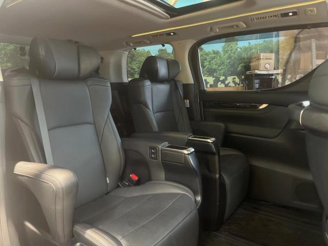 アルファード ２．５Ｓ　Ｃパッケージ　禁煙車　９インチディスプレイオーディオ　バックカメラ　１２．１インチフリップ　レーダークルーズ　ブラインドスポットモニター　セーフティセンス　ウッドコンビステアリング　合皮シート　１８インチアルミ（36枚目）