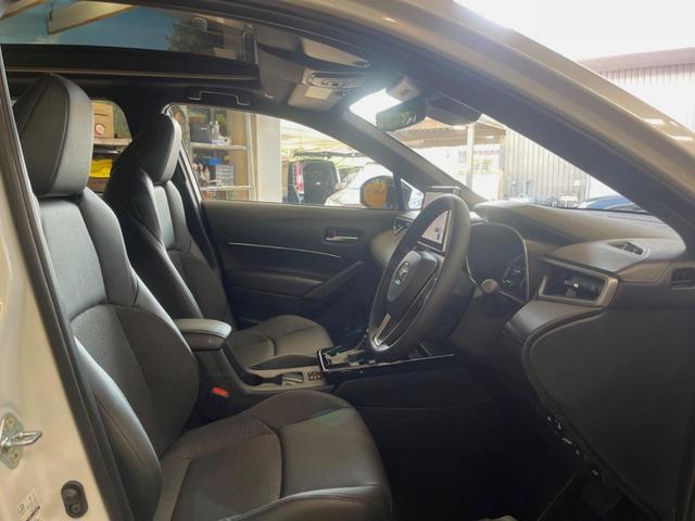 カローラクロス ハイブリッド Z 登録済未使用車 ガラスルーフ 10.5型ディスプレイオーディオ 全周囲カメラ レーダークルーズ ブラインドスポットモニター パワーバックドア シートベンチレーション ETC パワーシート LEDヘッド(9枚目)