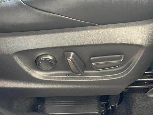 カローラクロス ハイブリッド Z 登録済未使用車 ガラスルーフ 10.5型ディスプレイオーディオ 全周囲カメラ レーダークルーズ ブラインドスポットモニター パワーバックドア シートベンチレーション ETC パワーシート LEDヘッド(30枚目)