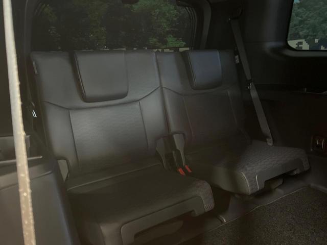 ３列目シートはもちろん状態良好☆大人でもゆったりと座って頂けますので、大人数でのお出かけもラクラクです♪ご家族で、気の知れた仲間で、ドライブに行くのが楽しみですね♪