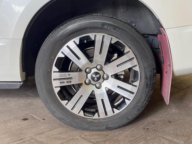 デリカＤ：５ Ｐ　純正１０インチナビ　全周囲カメラ　ｅアシスト　レーダークルーズ　電動サイドステップ　フリップダウン　両側パワスラ　パワーバックドア　ＬＥＤヘッド　パワーシート　シートヒーター　純正１８インチアルミ（14枚目）