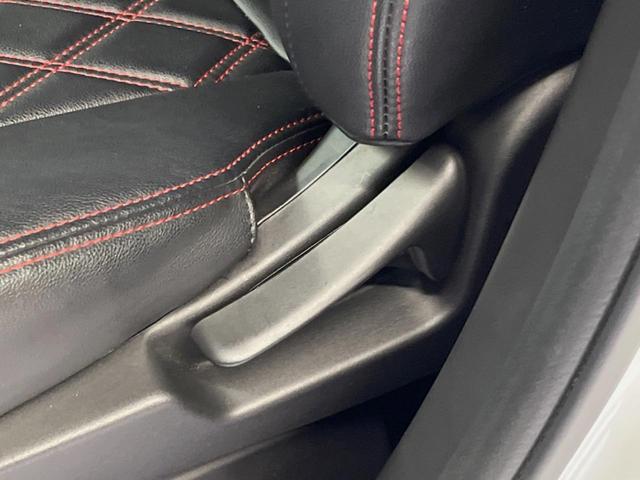 デリカＤ：５ Ｐ　純正１０インチナビ　全周囲カメラ　ｅアシスト　レーダークルーズ　電動サイドステップ　フリップダウン　両側パワスラ　パワーバックドア　ＬＥＤヘッド　パワーシート　シートヒーター　純正１８インチアルミ（23枚目）