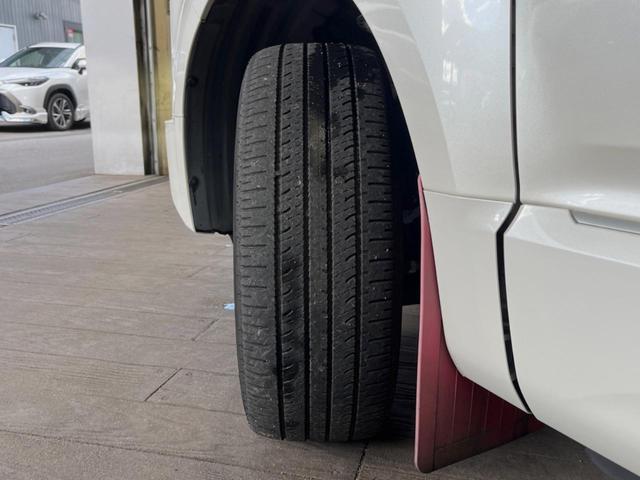 デリカＤ：５ Ｐ　純正１０インチナビ　全周囲カメラ　ｅアシスト　レーダークルーズ　電動サイドステップ　フリップダウン　両側パワスラ　パワーバックドア　ＬＥＤヘッド　パワーシート　シートヒーター　純正１８インチアルミ（27枚目）