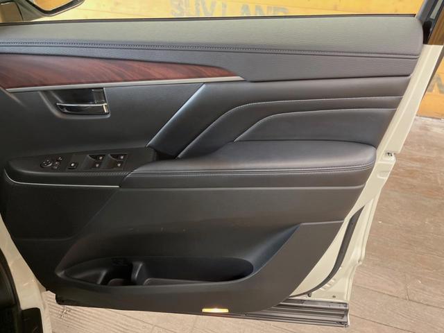 デリカＤ：５ Ｐ　純正１０インチナビ　全周囲カメラ　ｅアシスト　レーダークルーズ　電動サイドステップ　フリップダウン　両側パワスラ　パワーバックドア　ＬＥＤヘッド　パワーシート　シートヒーター　純正１８インチアルミ（30枚目）